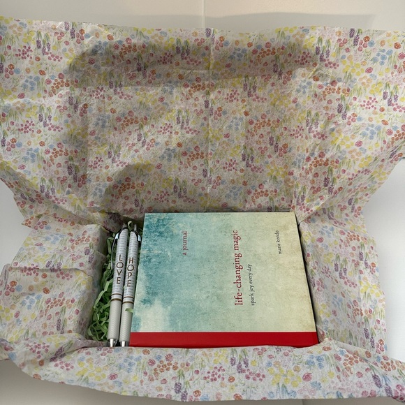 Life-Changing Magic: A Journal - Spark Joy Every Day - Picture 3 of 10